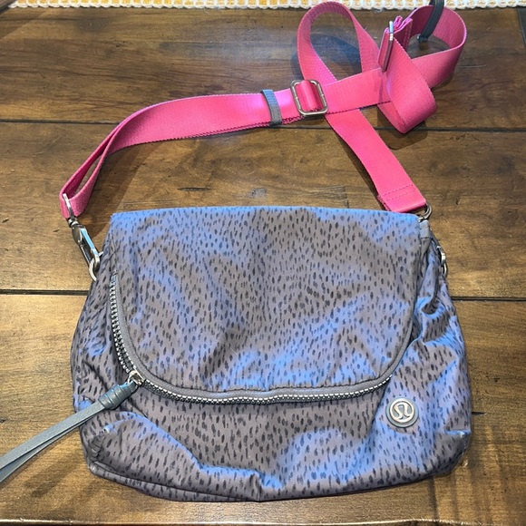 lululemon athletica Handbags - Lululemon Crossbody